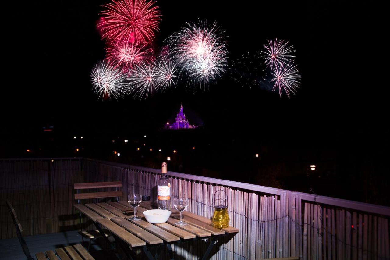 J-mo - - Magnifique Vue Sur Le Chateau * Chessy (Seine-et-Marne)